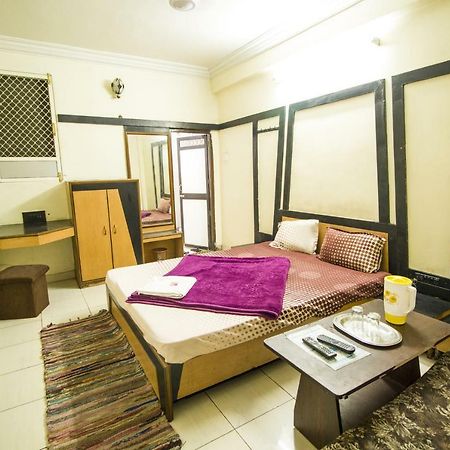 Hotel Gujarat Palace Ujjain Exterior foto