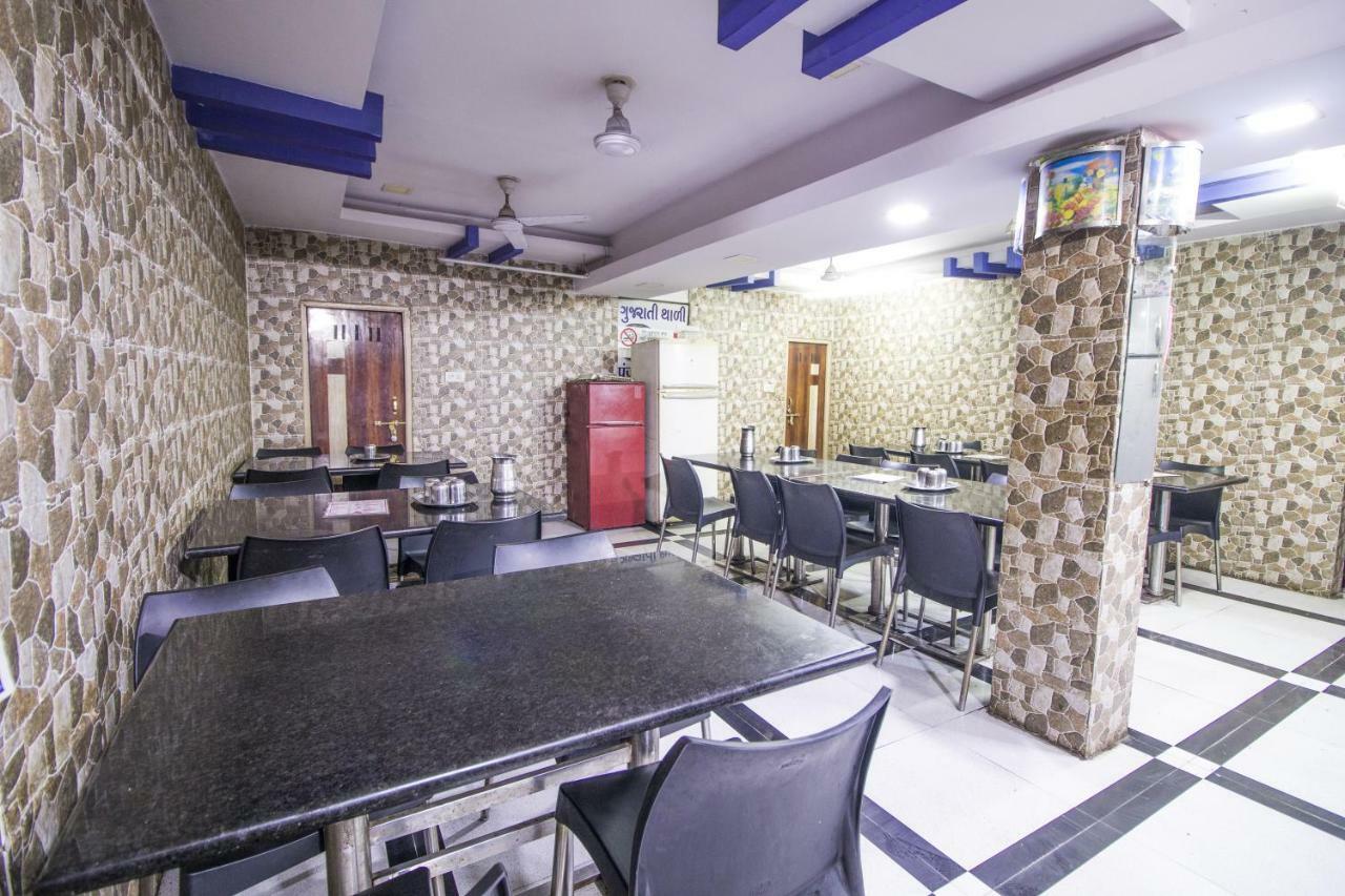 Hotel Gujarat Palace Ujjain Exterior foto